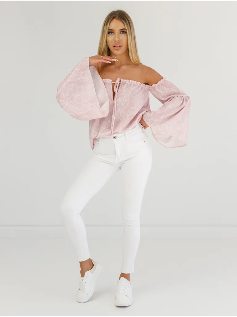 Dámska španielska blúzka s potlačou listov.