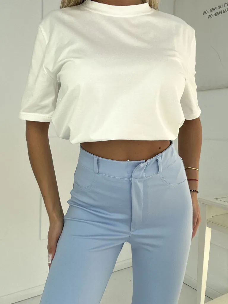 Женские леггинсы с застежкой-молнией и скрытыми кнопками.