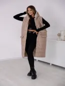 Ärmellose Jacke mit Kapuze und goldenen Druckknöpfen