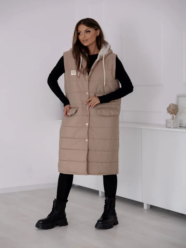 Bunda bez rukávov s kapucňou a zapínaním na zlaté patentky