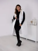 Ärmellose Jacke mit Kapuze und goldenen Druckknöpfen