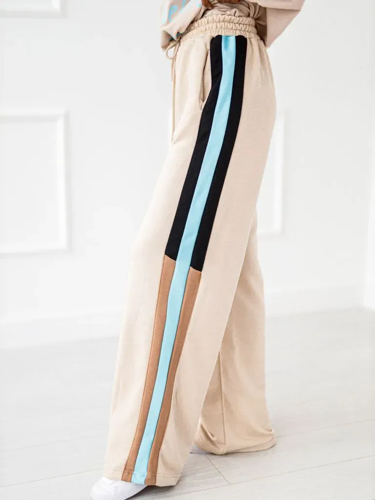 Wholesale - Sweatpants with a colored stripe - Beige